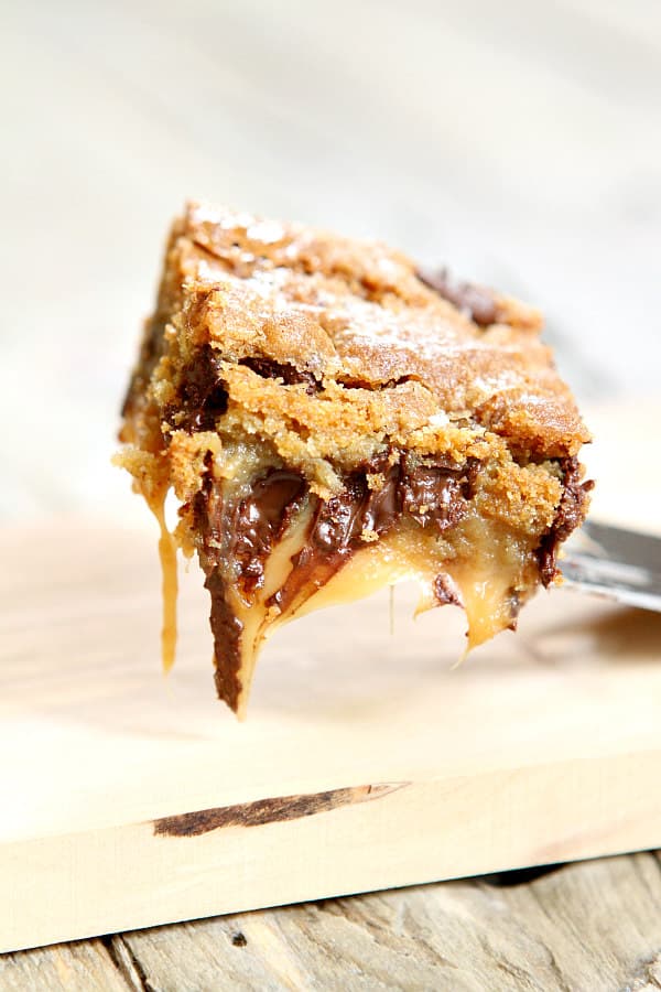 Gooey Salted Caramel Chocolate Chip Cookie Bars