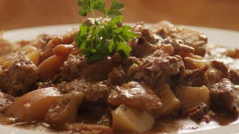 Catalan beef stew with chocolate