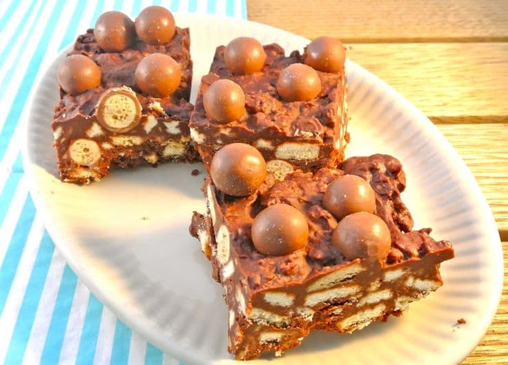 NO BAKE MALTESERS CAKE